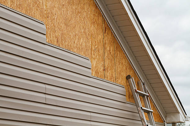 Professional Siding Replacement technician working in Paulsboro, NJ